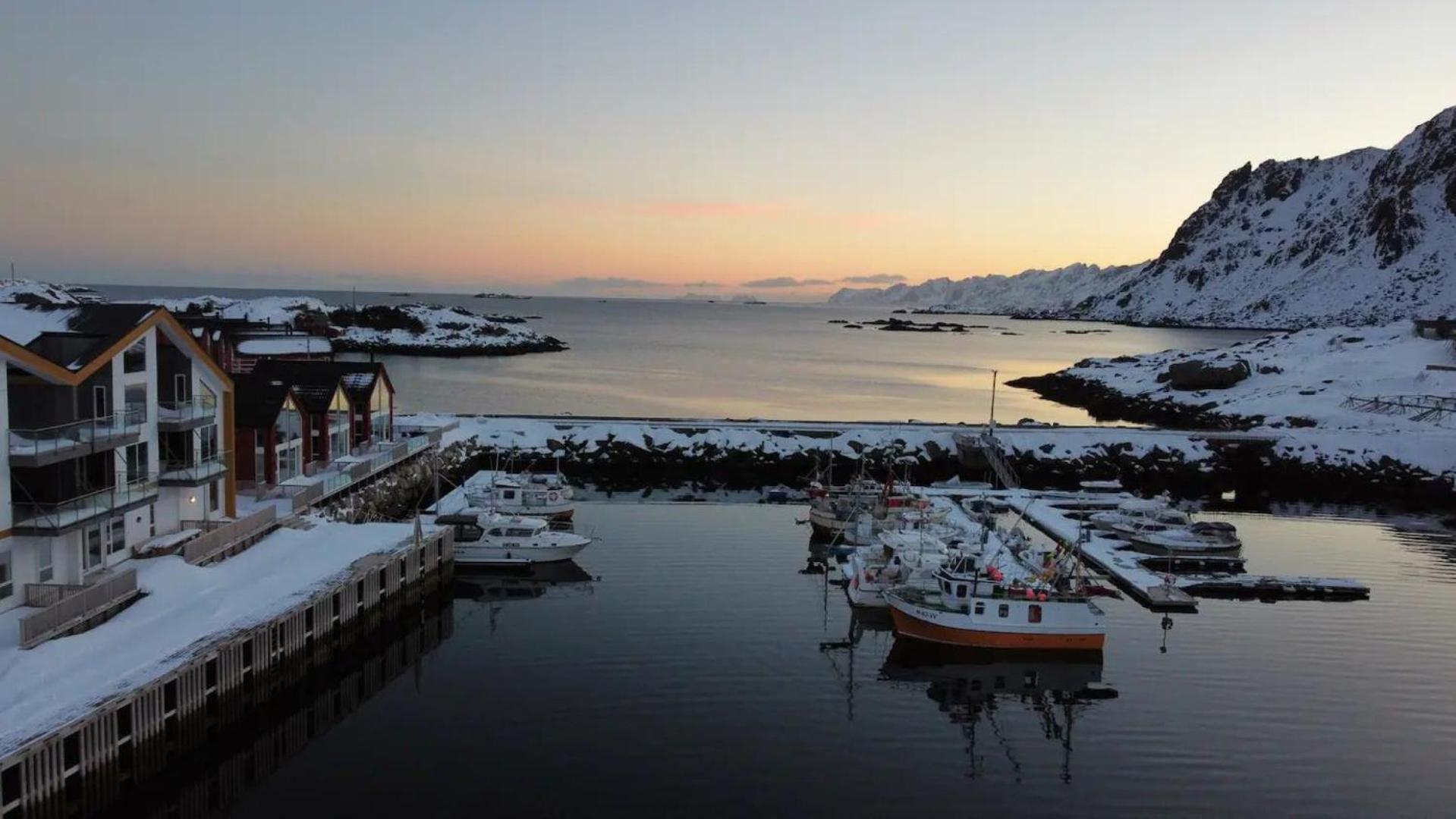 Spektakulaer Rorbu I Autentiske Omgivelser Ballstad Luaran gambar