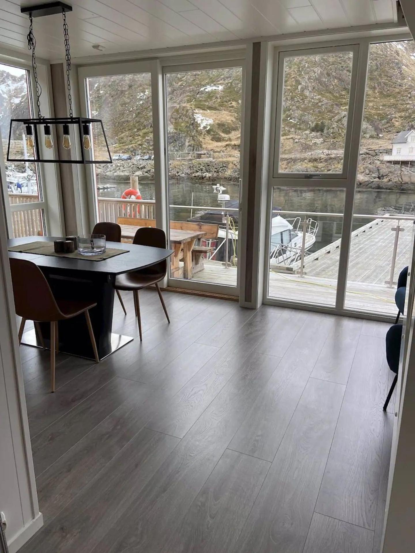 Spektakulaer Rorbu I Autentiske Omgivelser Ballstad Luaran gambar